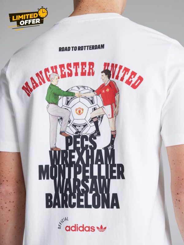 White cotton t-shirt featuring 1991 retro Manchester United design.