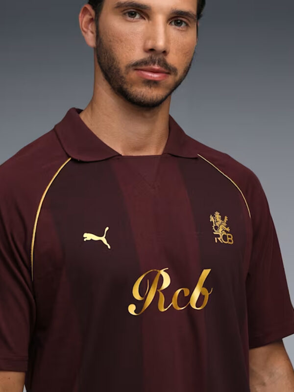 RCB Stripper Travel Polo T - Shirt 2026 - Maroon 3 rcb travel tshirt maroon front closup teehub